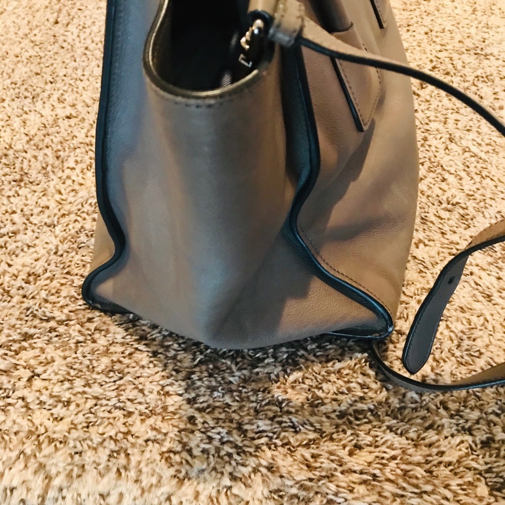 Prada bag - Picture 4 of 8